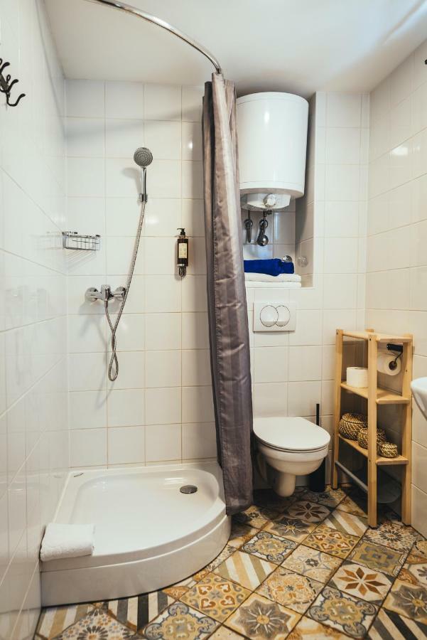 Guesthouse Centrum B&B Izola Esterno foto